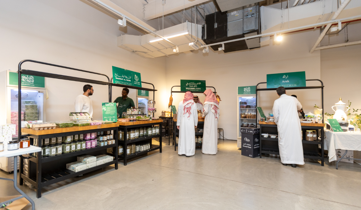 Au marché fermier d'Azka, les visiteurs peuvent découvrir des produits cultivés localement et d'autres articles spécialisés provenant de fermes et de producteurs de tout le Royaume. (Photo Fournie)
