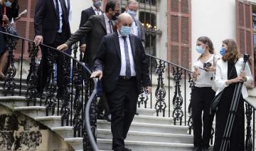 Le Drian critique la "passivité" des dirigeants libanais face à la crise
