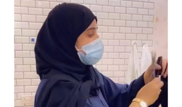Une barbière saoudienne brise les tabous