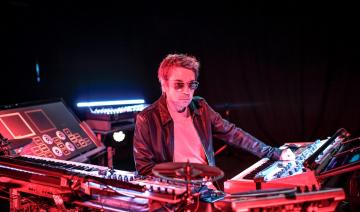 Jean-Michel Jarre dans Notre-Dame en images de synthèse