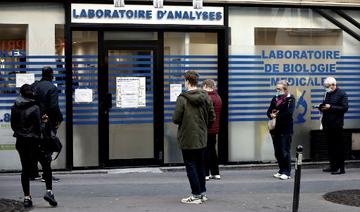 Dans les files d'attente parisiennes pour se tester, peu de candidats au pass sanitaire