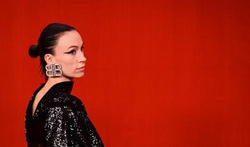 A Paris, défilé téléréalité de Balenciaga sur le tapis rouge