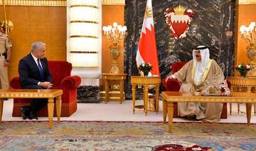 Le roi de Bahreïn reçoit Lapid lors d’une visite historique