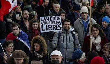 Covid-19: des pass tombent, la mobilisation des opposants aussi