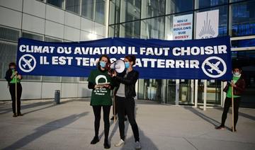 Des militants écologistes bloquent le périphérique parisien 