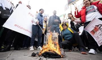 Des écolières iraniennes enlèvent leurs voiles pour protester contre le gouvernement