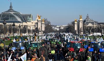 Des centaines de tracteurs au coeur de Paris, démonstration de colère des agriculteurs