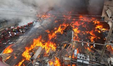 Bangladesh: un gigantesque incendie dévaste un marché aux vêtements de Dacca