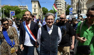 Européennes: Le RN et une liste de la gauche unie seraient au coude à coude 