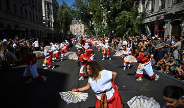 Grand défilé festif pour l'ouverture de la Biennale de la danse à Lyon