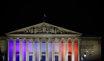 Arras: Une minute de silence en hommage à l'enseignant tué
