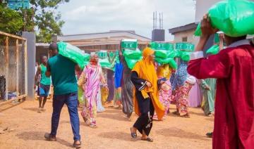 Le centre saoudien KSRelief poursuit ses distributions d'aide alimentaire pendant le ramadan 
