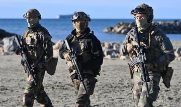 Les armées accentuent leurs efforts pour retenir leurs troupes