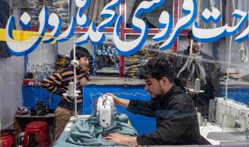 A la veille de l'Aïd, les tailleurs afghans débordés