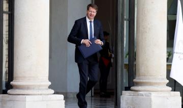 Grève aéroportuaire vendredi: le ministre des Transports "choqué"