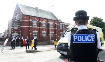 Violences au Royaume-Uni: le Premier ministre réunit les responsables de la police pour afficher son "soutien"
