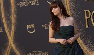 Markella Kavenagh arbore le look d'Elie Saab lors de la première de « LOTR » à Londres