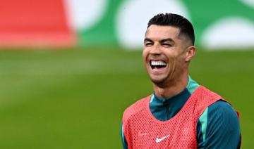 Ronaldo du club Al-Nassr célèbre un milliard d'abonnés sur les réseaux sociaux