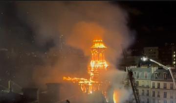 Paris: la mairie du 12e touchée par un spectaculaire incendie, pas de victimes