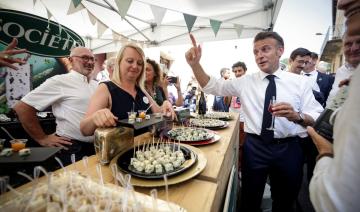 Le président Macron souhaite bonne fête au roquefort centenaire