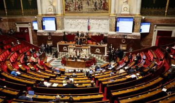 France: le gouvernement abat ses dernières cartes pour arracher un budget