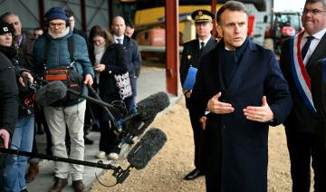 Macron face à des lycéens: les réseaux sociaux et l'Elysée, ça "mange beaucoup de temps"