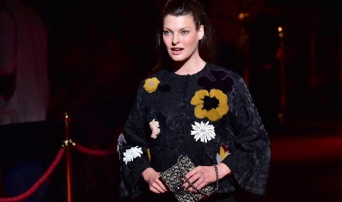 Linda Evangelista assiste au défilé de la collection Dolce & Gabbana lors de la Fashion Week printemps-été 2015 à Milan, le 21 septembre 2014 (Photo, AFP)