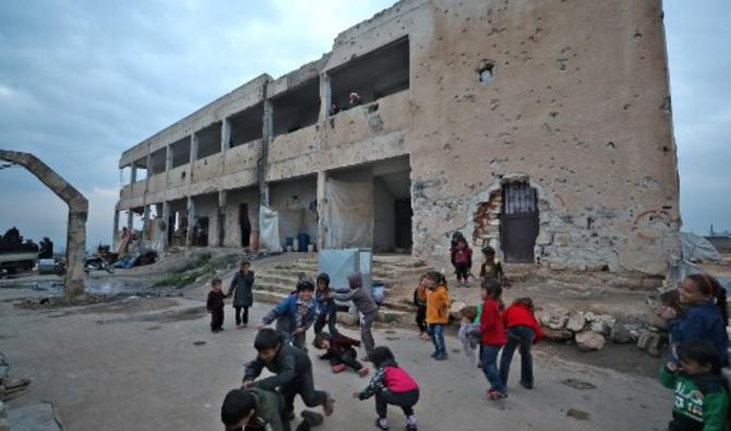 Des enfants de familles déplacées, dans la province d'Idlib, dans le nord-ouest de la Syrie, le 2 mars 2021. (Photo, AFP)