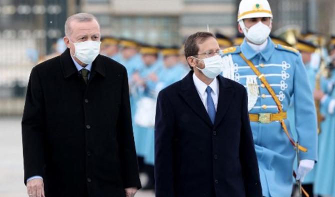 Le président turc Recep Tayyip erdogan accueille au Palais présidentiel d'Ankara le président israélien Isaac Herzog, qui entame une visite historique en Turquie. (Photo, AFP)