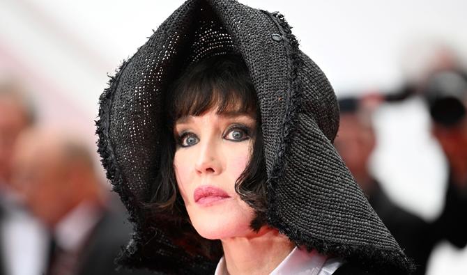 L'actrice française Isabelle Adjani arrive pour la projection du film «Forever Young (Les Amandiers)» à la 75e édition du Festival de Cannes, le 22 mai 2022. (Photo, AFP)